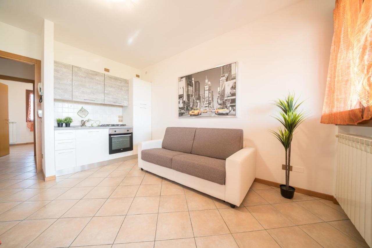 Gardappartamenti Cascinale Pool Desenzano del Garda Eksteriør billede