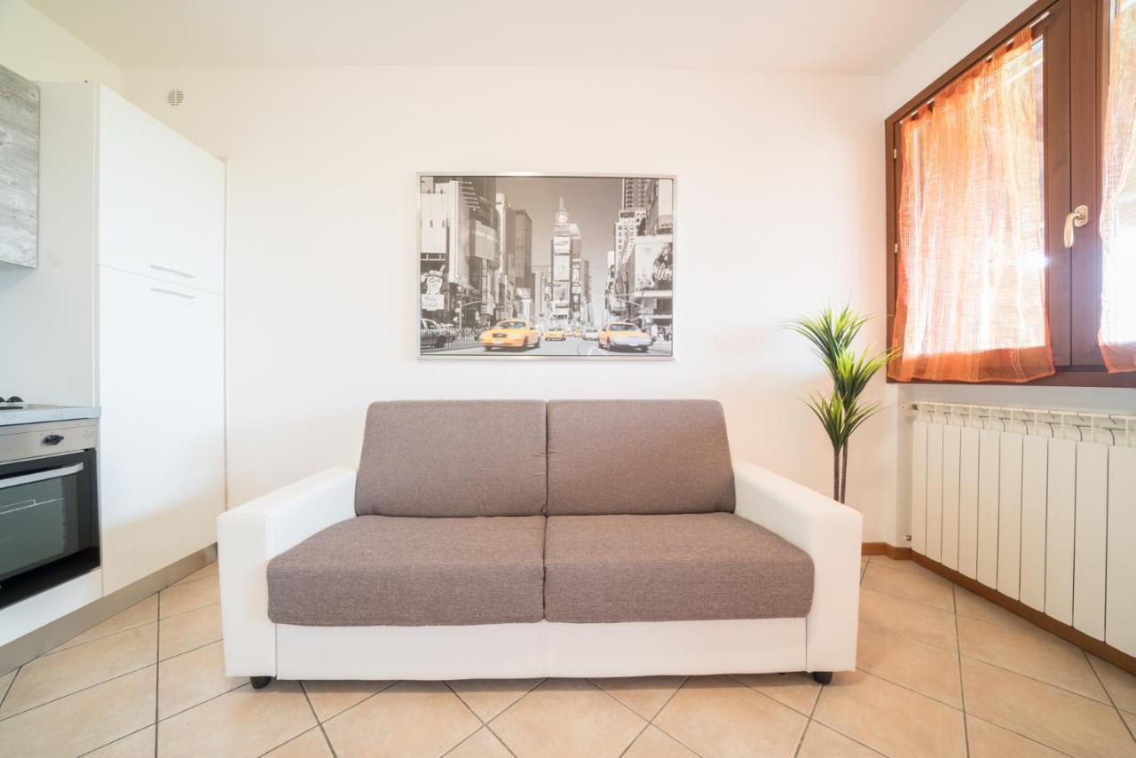 Gardappartamenti Cascinale Pool Desenzano del Garda Eksteriør billede
