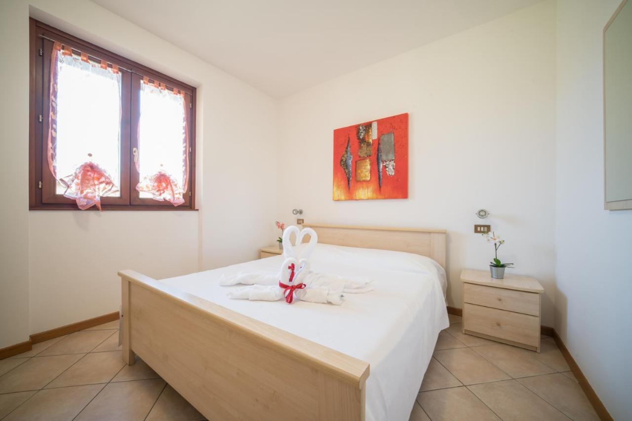 Gardappartamenti Cascinale Pool Desenzano del Garda Eksteriør billede