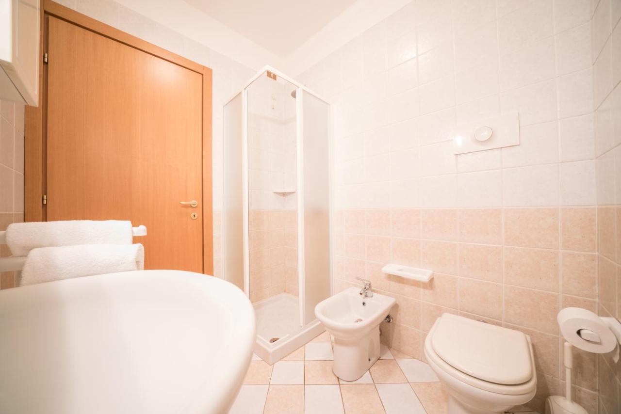 Gardappartamenti Cascinale Pool Desenzano del Garda Eksteriør billede