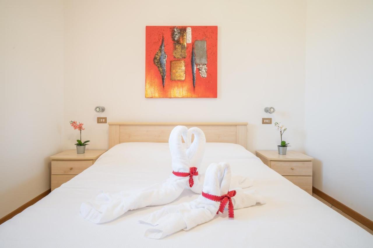 Gardappartamenti Cascinale Pool Desenzano del Garda Eksteriør billede